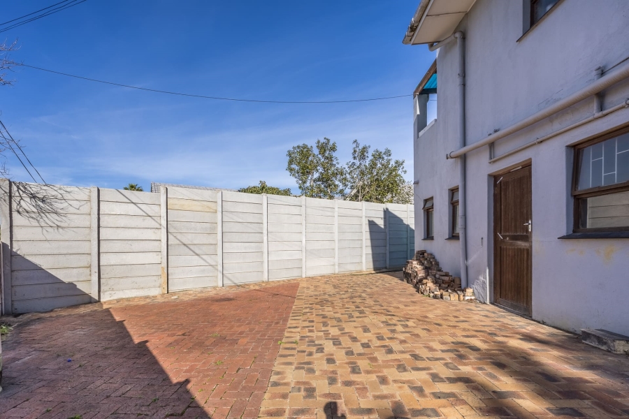 6 Bedroom Property for Sale in Vredekloof Western Cape